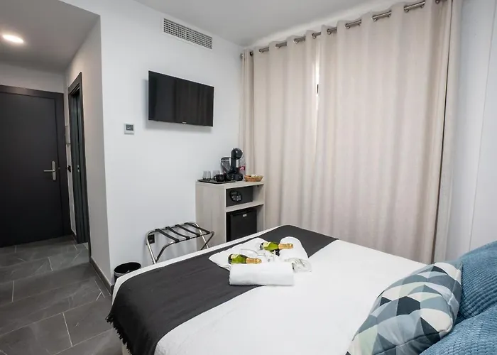 Nerja-centro-jacuzzi- Mirador De La Ermita- Adults Recommended Nerja