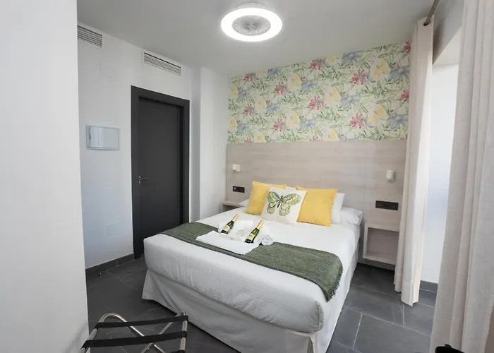 Nerja-centro-jacuzzi- Mirador De La Ermita- Adults Recommended Πανσιόν Nerja