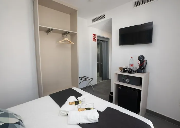 Nerja-centro-jacuzzi- Mirador De La Ermita- Adults Recommended Guest house